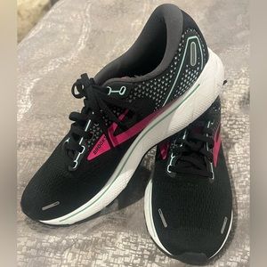 Brooks Ghosts 14 women’s running shoes black/pink/yucca size 9.5
